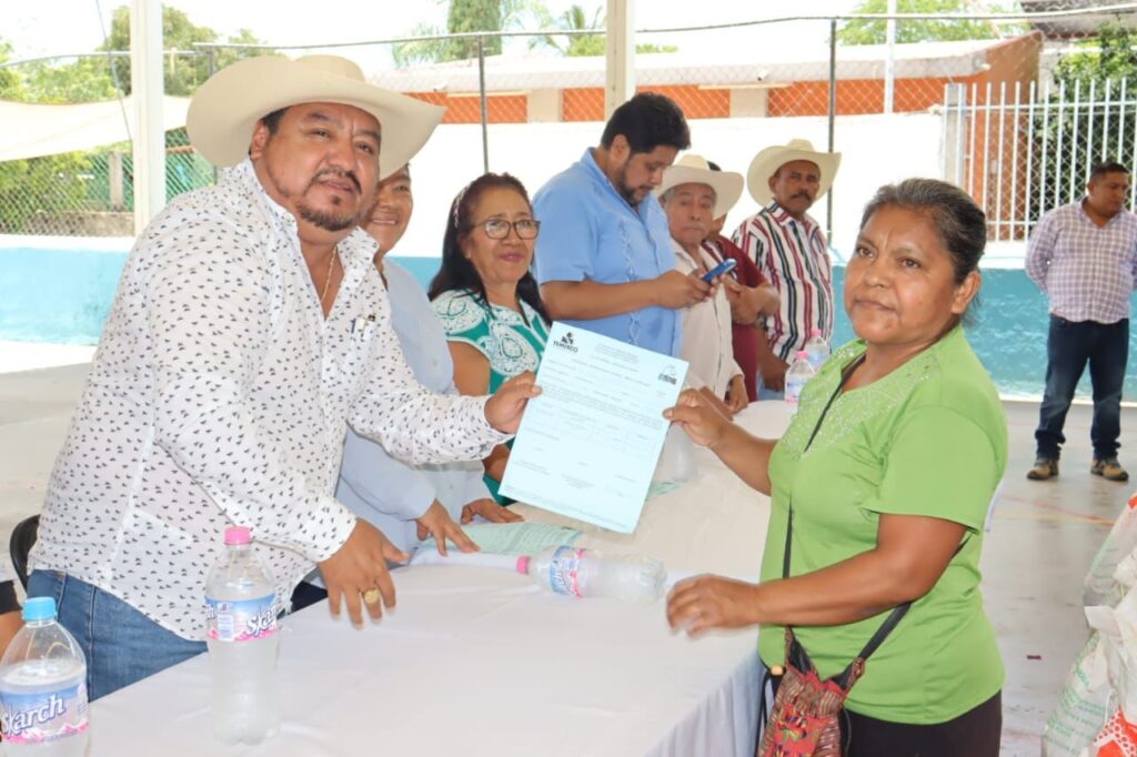 Autoridades de Temixco entregan fertilizante del programa producto maíz y sorgo 1 IMG 20230802 WA0077