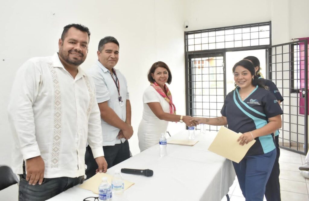 Entrega Xochitepec constancias a estudiantes que colaboraron en programas municipales de salud 1 IMG 20230803 WA0117