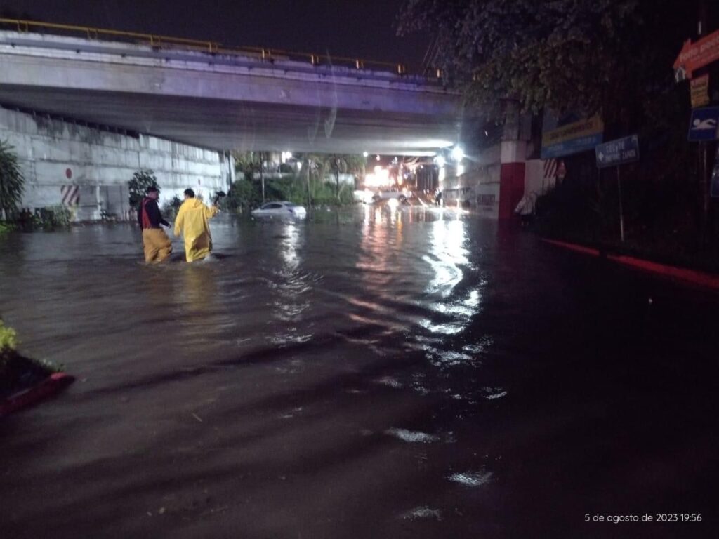 Tras la lluvia en Temixco: Bomberos y ERUM despliegan respuesta rápida a reportes de inundaciones 2 IMG 20230806 WA0002