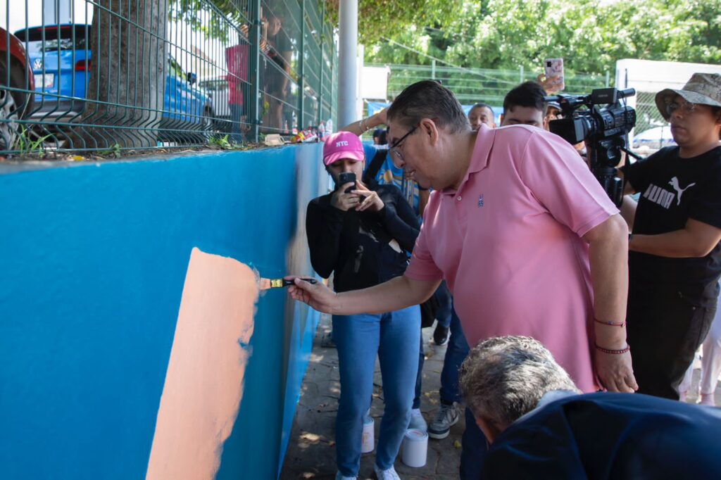 Encabeza coordinador de asesores trabajos de rehabilitación en la cancha df usos múltiples de la colonia Antonio Barona 6 IMG 20230813 WA0083