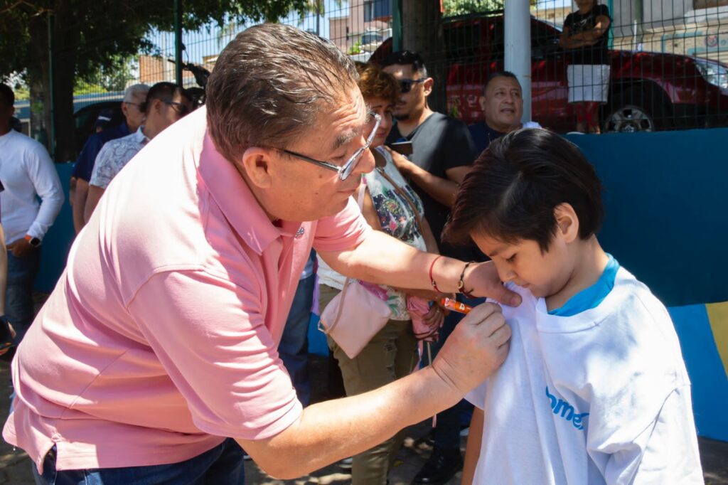 Encabeza coordinador de asesores trabajos de rehabilitación en la cancha df usos múltiples de la colonia Antonio Barona 3 IMG 20230813 WA0089