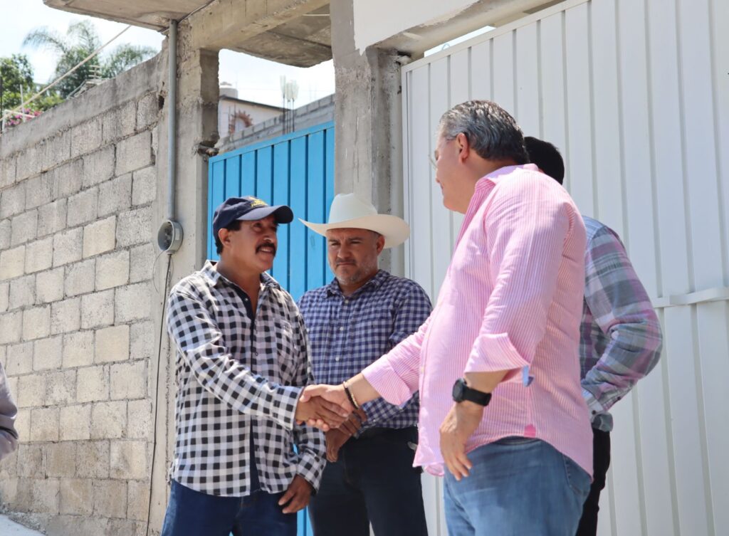 Entrega alcalde Rafael Reyes pavimentación de la calle Emiliano Zapata en la colonia San José 1 IMG 20230830 WA0033