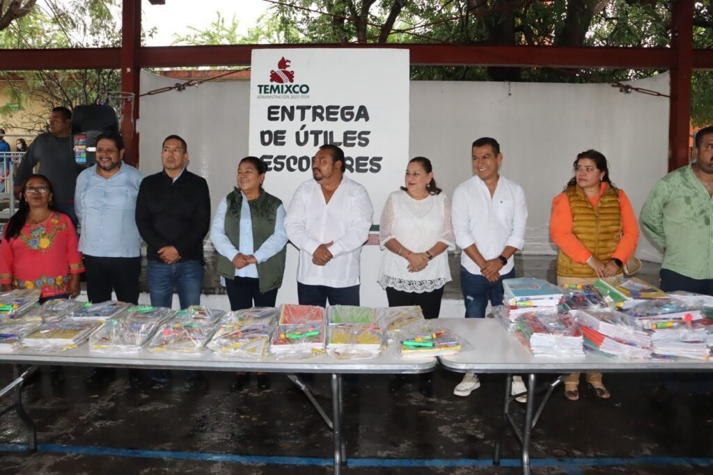 Entregan autoridades de Temixco útiles escolares en escuelas primarias públicas y de comunidades indígenas 1 ec72299c 47f2 4ecf 82fa b21480f25c90
