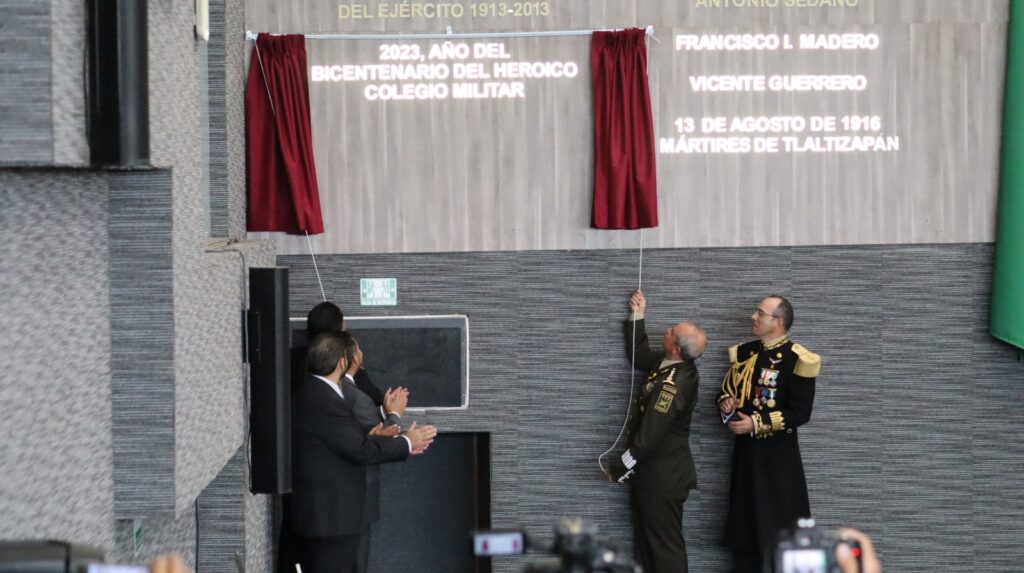 Acude titular del IMM a develación de las letras doradas con la leyenda en el Congreso de Morelos 2 4adffe0d b392 4306 837a 9ea42733f217