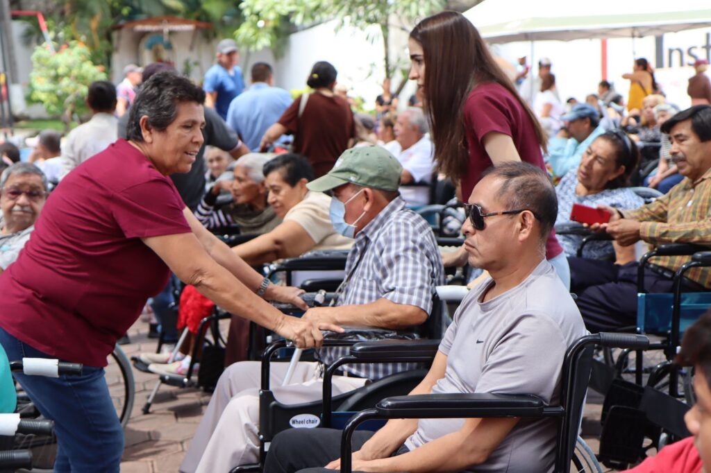 Gobierno de Jiutepec entrega 100 sillas de ruedas a personas en situación vulnerable 3 IMG 20230911 WA0163