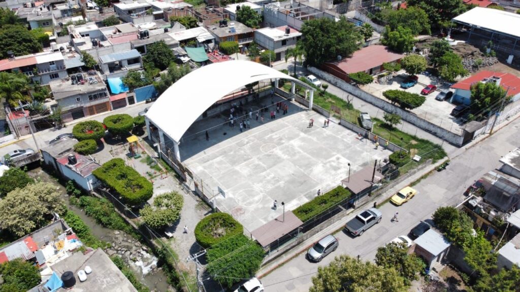 Gobierno de Jiutepec construye techumbre en cancha de la colonia Ampliación San Isidro 5 IMG 20230912 WA0023