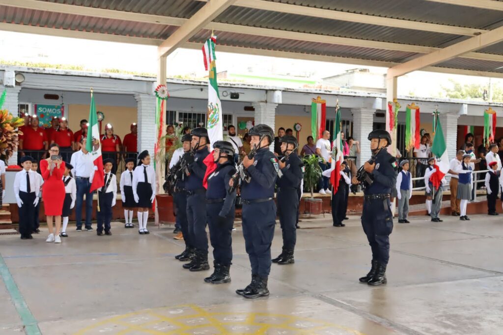 Saldo blanco en desfile cívico del 16 de septiembre en Temixco 4 IMG 20230916 WA0113