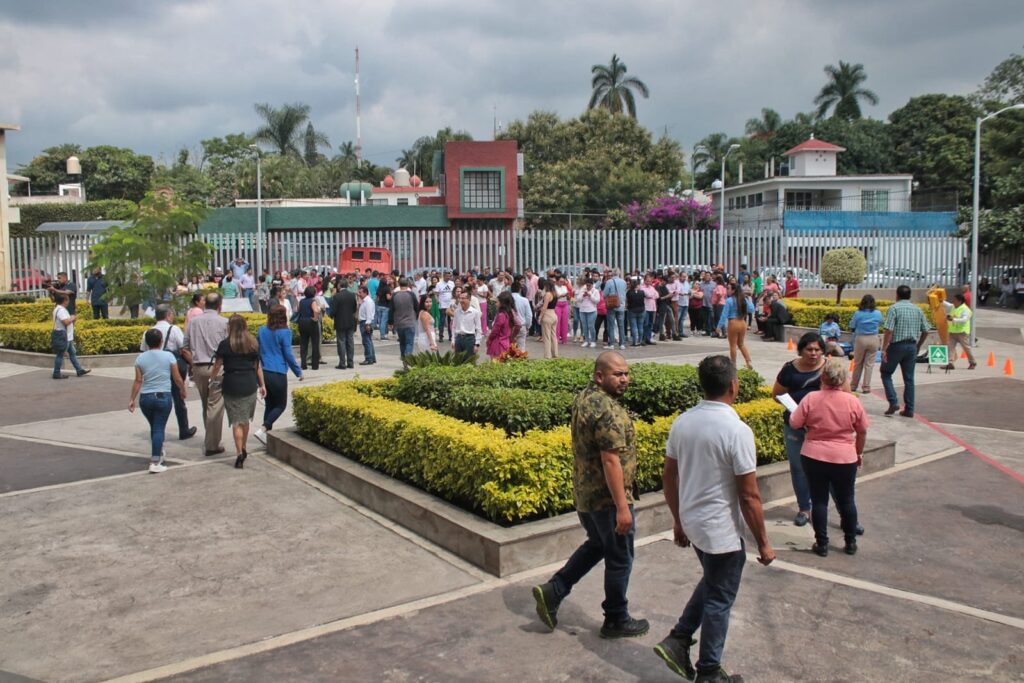 Se evacua a más de 440 personas durante simulacro de sismo realizadas en el Congreso del estado 10 IMG 20230919 WA0055