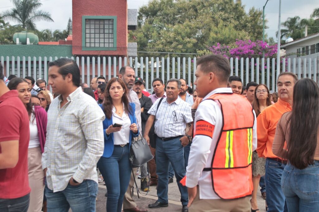 Se evacua a más de 440 personas durante simulacro de sismo realizadas en el Congreso del estado 6 IMG 20230919 WA0056