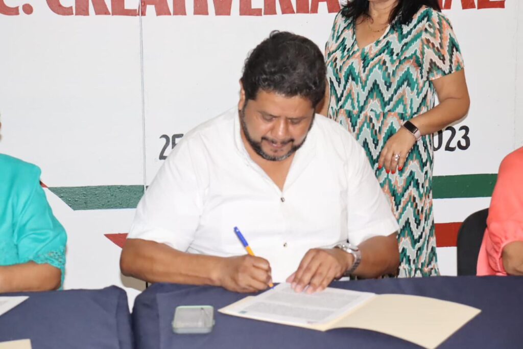 Firman convenio de colaboración y coordinación Ayuntamiento de Temixco y la Asociación Civil "Creativeria Social" 4 IMG 20230925 WA0088