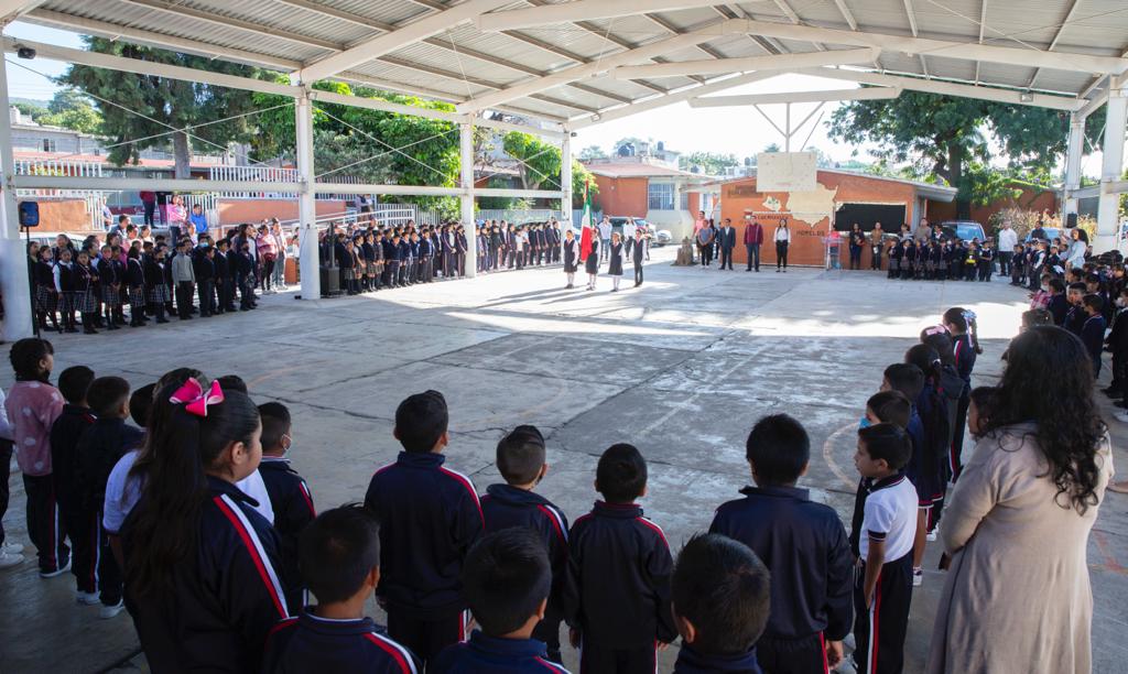 Recorre Víctor Mercado escuela primaria de Cuernavaca para escuchar a maestros, padres de familia y alumnos 4 IMG 20230925 WA0099