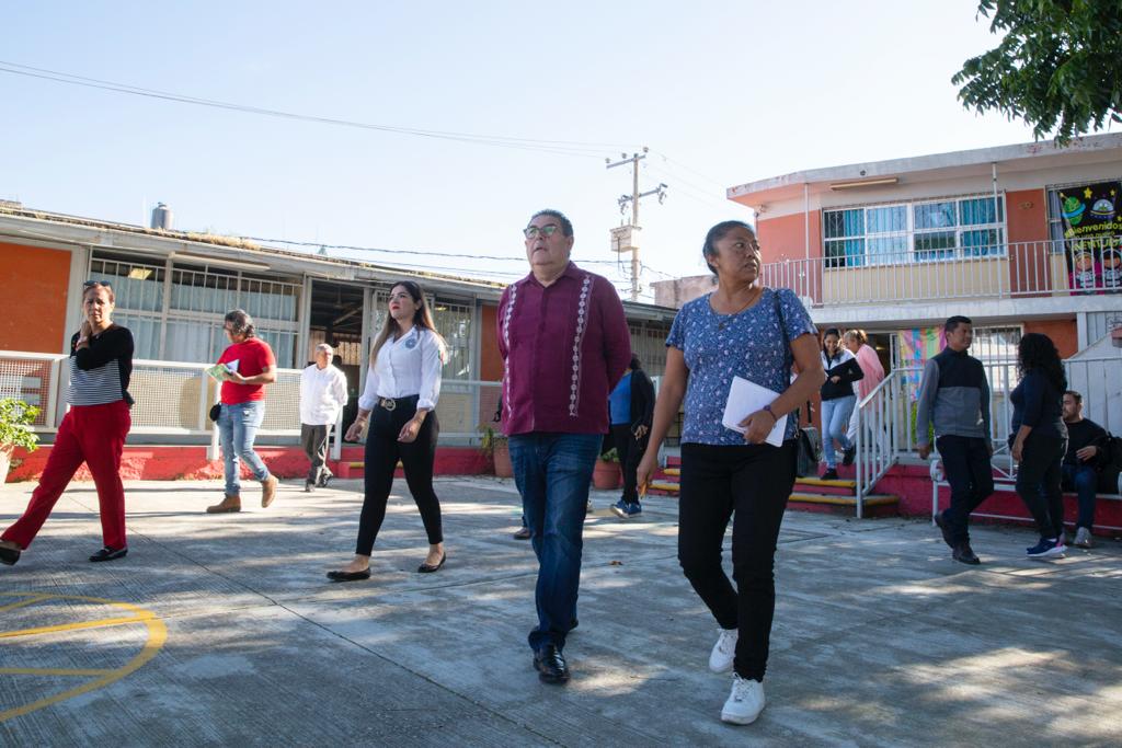 Recorre Víctor Mercado escuela primaria de Cuernavaca para escuchar a maestros, padres de familia y alumnos 3 IMG 20230925 WA0101