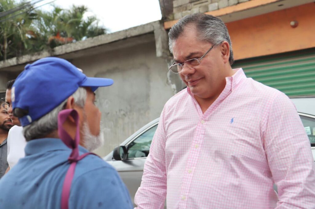 Supervisa edil Rafael Reyes rehabilitación de la calle 16 de Septiembre en la colonia Morelos 1 IMG 20231013 WA0032