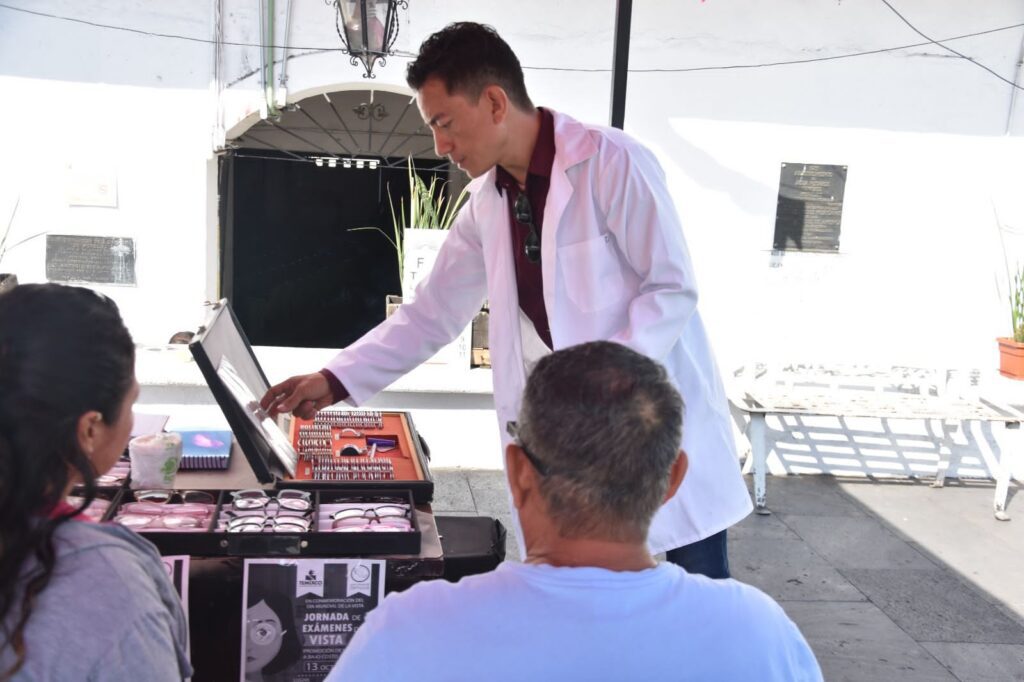Con jornada de exámenes de la vista y lentes a bajo costo conmemoran autoridades de Temixco el "Día Mundial de la Visión" 3 IMG 20231013 WA0062