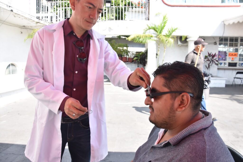 Con jornada de exámenes de la vista y lentes a bajo costo conmemoran autoridades de Temixco el "Día Mundial de la Visión" 5 IMG 20231013 WA0064