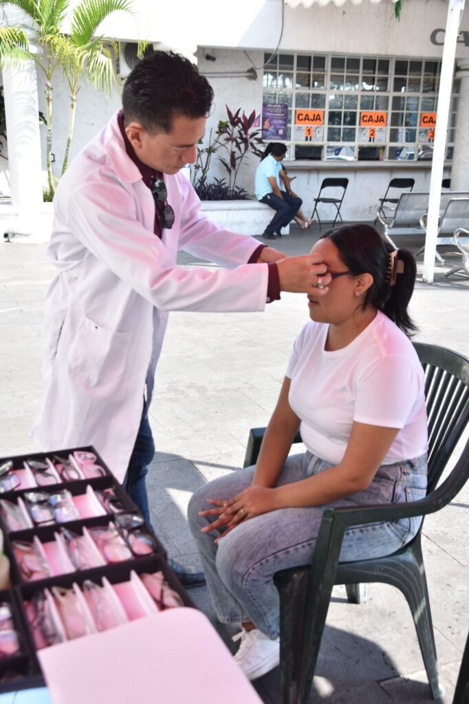 Con jornada de exámenes de la vista y lentes a bajo costo conmemoran autoridades de Temixco el "Día Mundial de la Visión" 2 IMG 20231013 WA0067