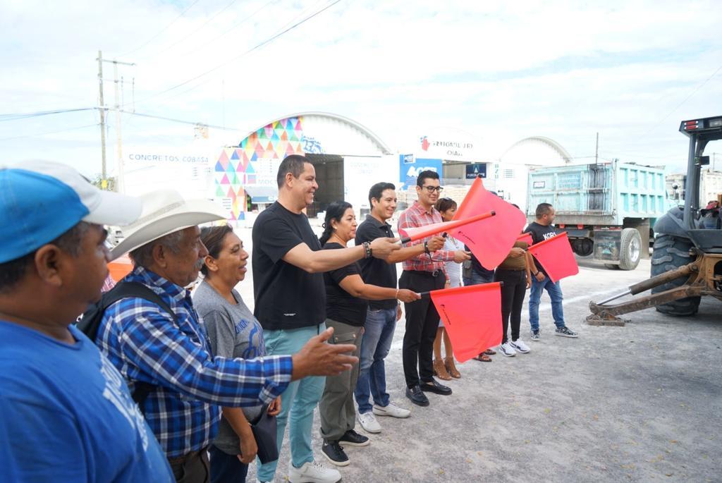 Juan Ángel Flores Bustamante dio arranque a la obra de la ciclopista en Tequesquitengo 1 IMG 20231016 WA0075