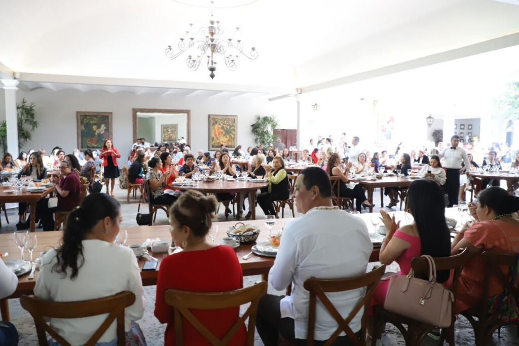 Ratifican empresarios y empresarias respaldo a Juan Ángel Flores Bustamante 3 IMG 20231020 WA0110