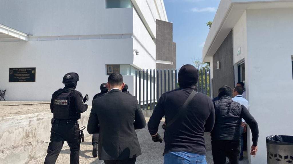 Fiscalía Anticorrupción realiza cateo en el FGE en etricto apego a derecho 3 FB IMG 1699913766207