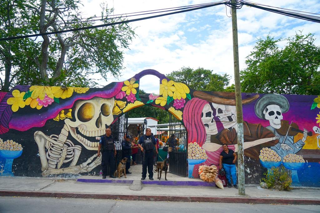 Gran afluencia de visitantes en panteones de Jojutla 18 IMG 20231102 WA0038