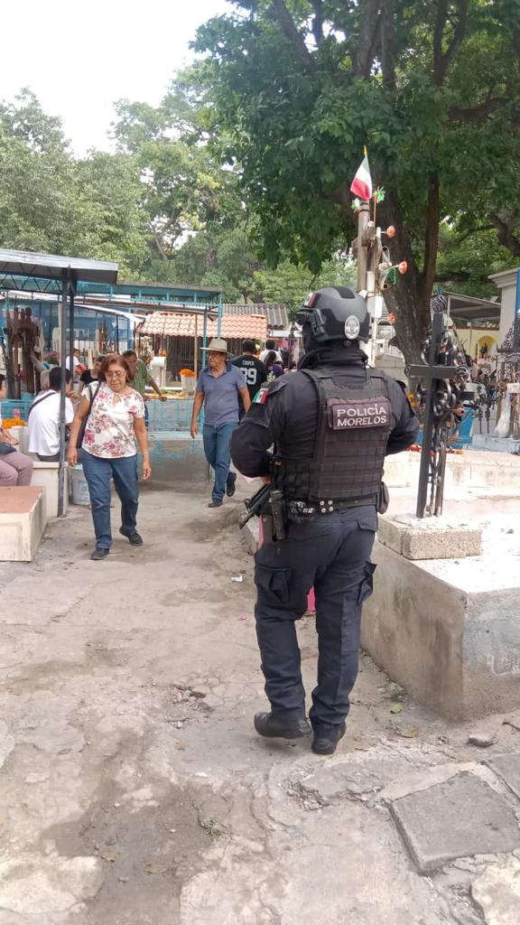 Gran afluencia de visitantes en panteones de Jojutla 14 IMG 20231102 WA0043