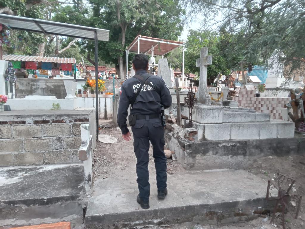 Gran afluencia de visitantes en panteones de Jojutla 10 IMG 20231102 WA0046