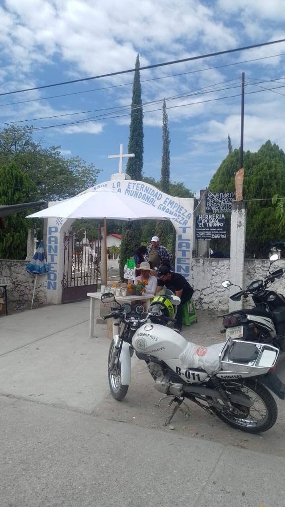 Gran afluencia de visitantes en panteones de Jojutla 8 IMG 20231102 WA0049