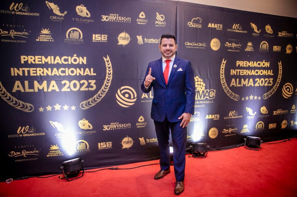 Recibe Chalo Flores el Premio Internacional Alma 2023 2 IMG 20231110 WA0301