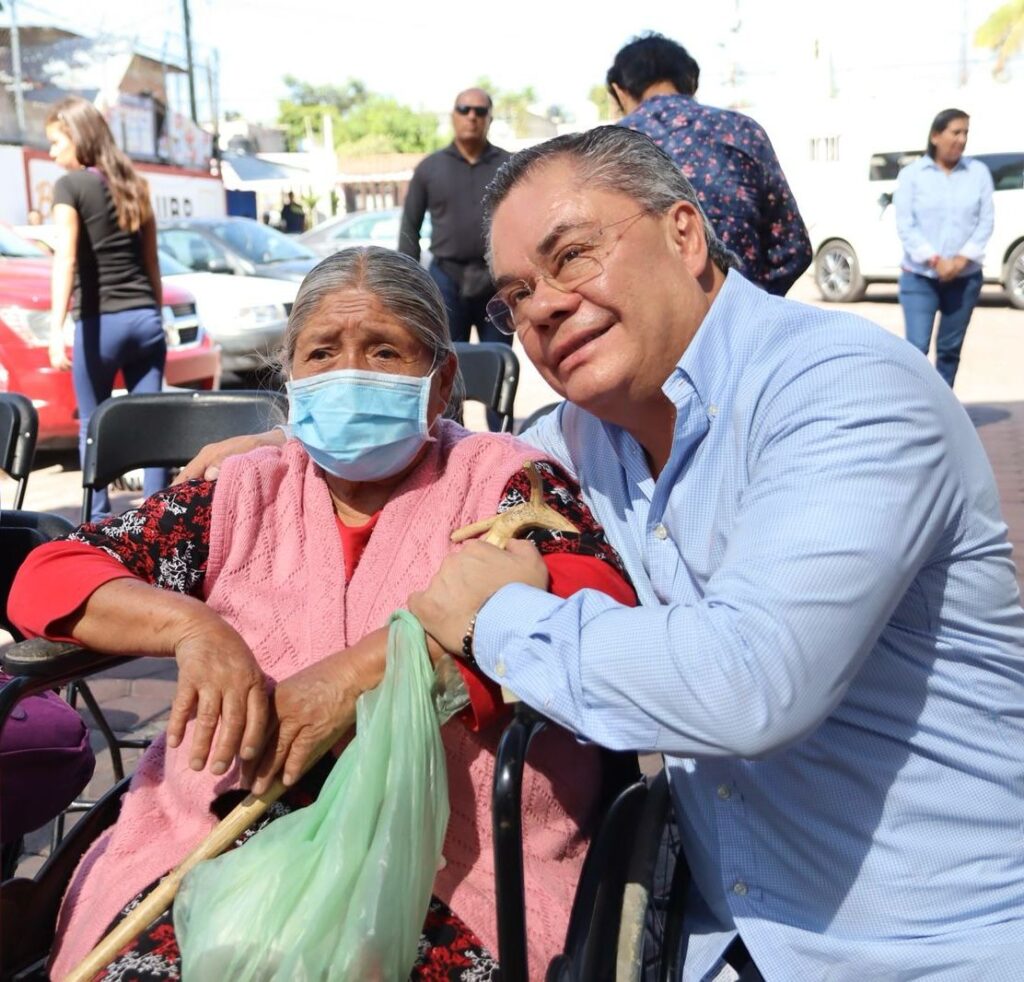 Alcalde Rafael Reyes entrega dotaciones alimentarias a población vulnerable 4 IMG 20231117 WA0256