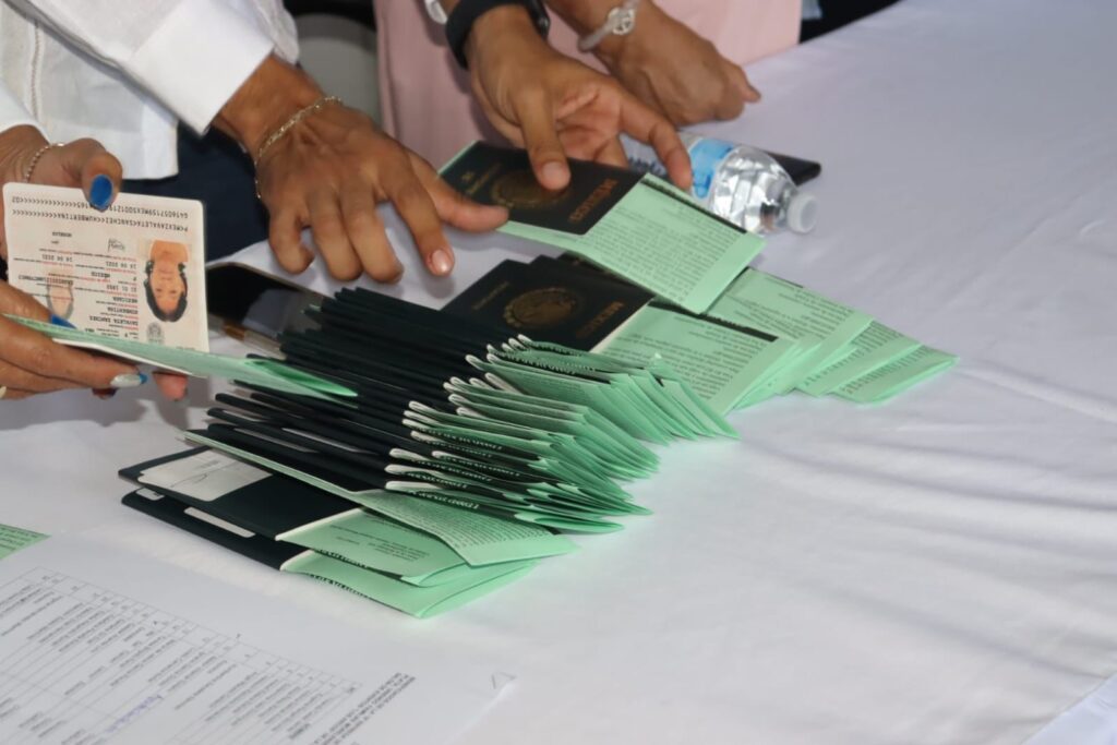 Preside alcaldesa de Temixco Juanita Ocampo 5ta entrega de visas americanas 2 IMG 20231117 WA0365
