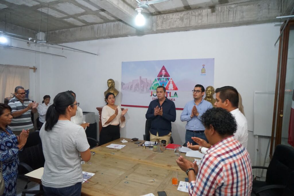En sesión de Cabildo, el edil tomó protesta la ayudante suplente de la colonia Guadalupe de Jojutla 1 JOC