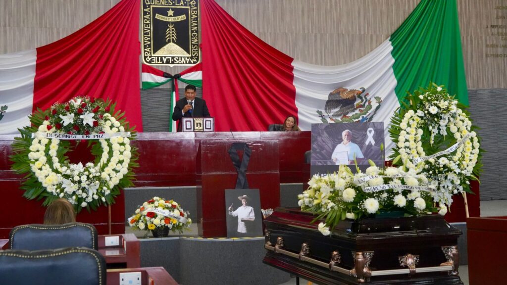 PACO EN HOMANEJA CUERPO PRESENTE