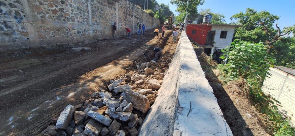 Alcalde Rafael Reyes supervisa obras en las colonias Cerro de la Corona y Jardín Juárez 3 IMG 20231208 WA0376