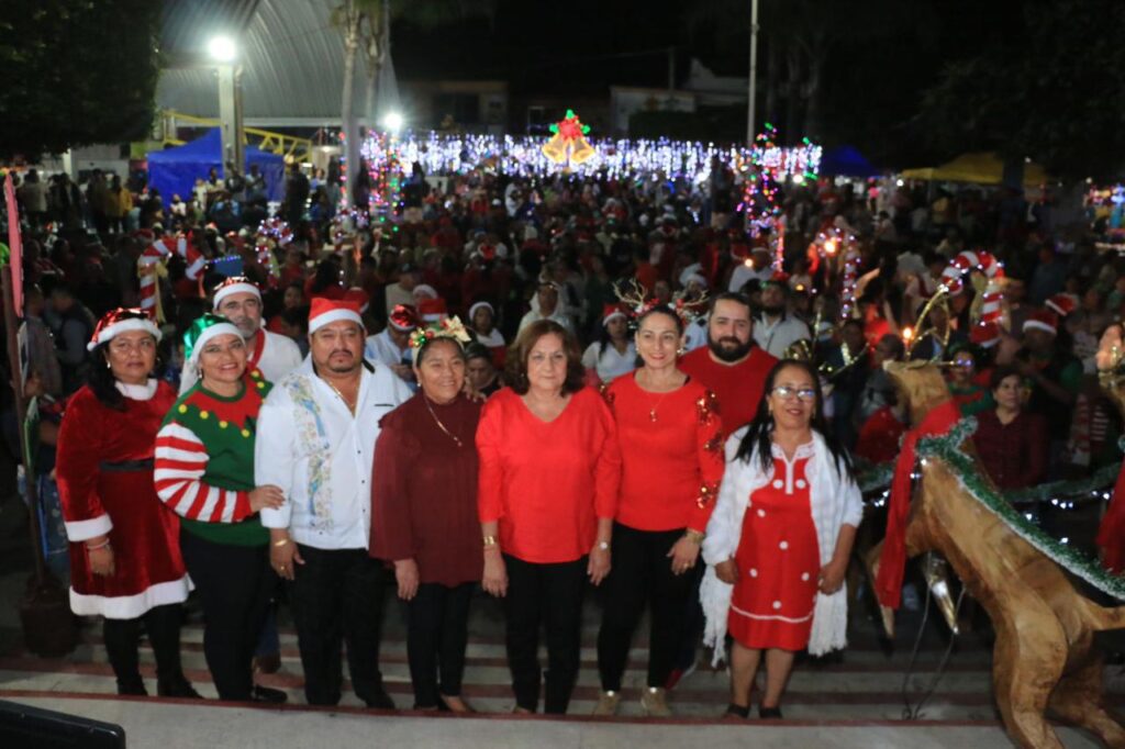 Todo un éxito la caravana e iluminación del árbol navideño en Temixco 1 JUANIS Y DUQUE