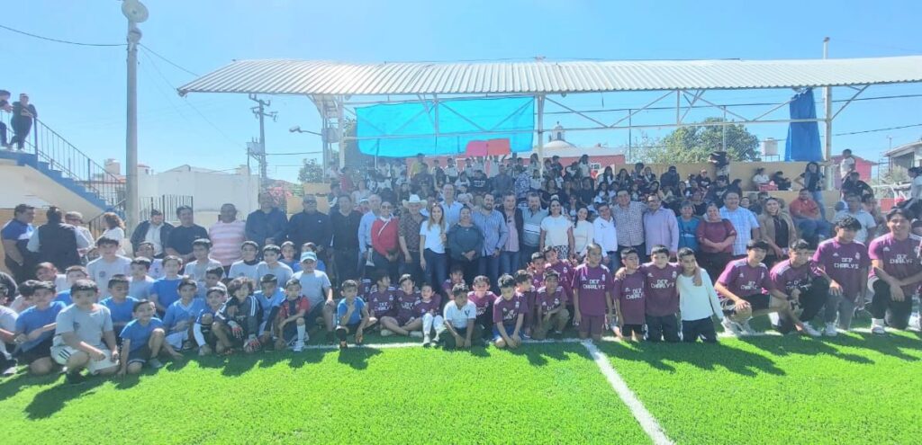 Alcalde Rafael Reyes entrega rehabilitación de la cancha de fútbol de la colonia Tlahuapan 3 1000108362