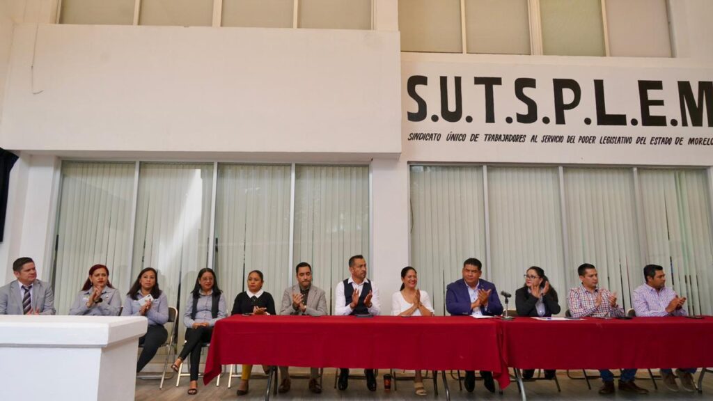 Emotiva ceremonia en el Congreso de Morelos por el 73 Aniversario del SUTSPLEM 1 1000146414