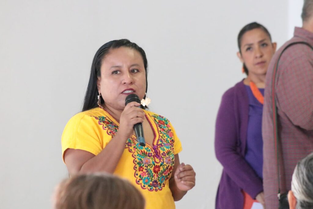 Encabeza diputada Macrina Vallejo ceremonia de graduación del curso "Derecho Indígena" 4 1000156457