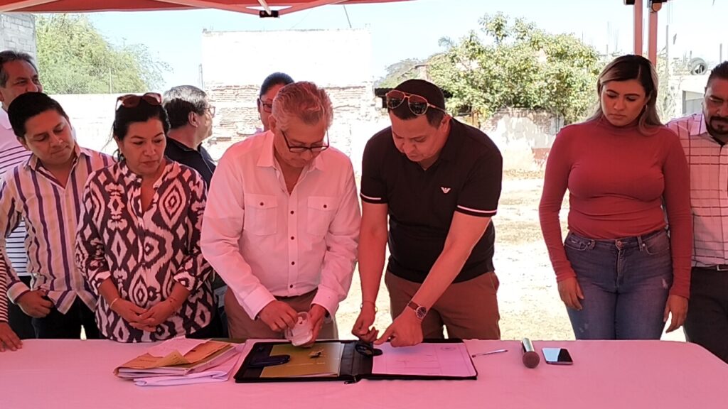 Juan Ángel Flores Bustamante encabezó la firma de escrituras de adquisición de un predio para el Teatro de la ciudad de Jojutla 3 1000164668