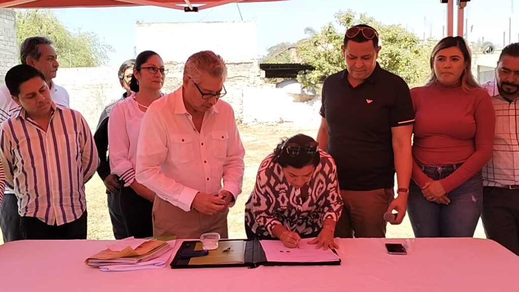 Juan Ángel Flores Bustamante encabezó la firma de escrituras de adquisición de un predio para el Teatro de la ciudad de Jojutla 2 1000164685