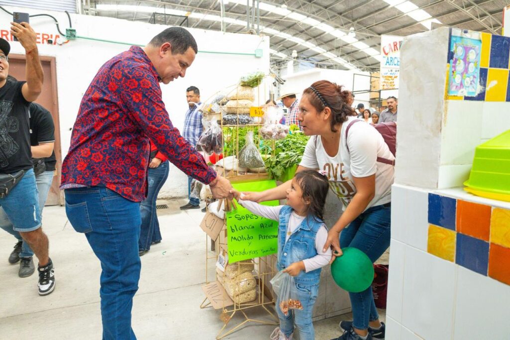 Juan Ángel Flores Bustamante y comerciantes de Tehuixtla inaguraron obra de remodelación del mercado 6 1000165984