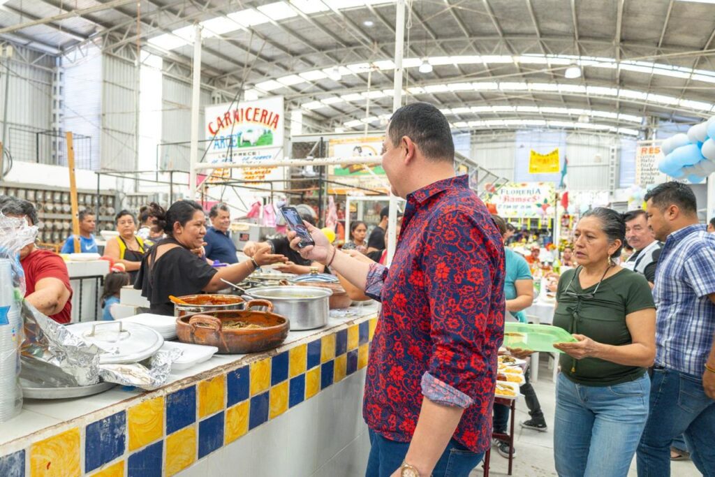 Juan Ángel Flores Bustamante y comerciantes de Tehuixtla inaguraron obra de remodelación del mercado 7 1000165985