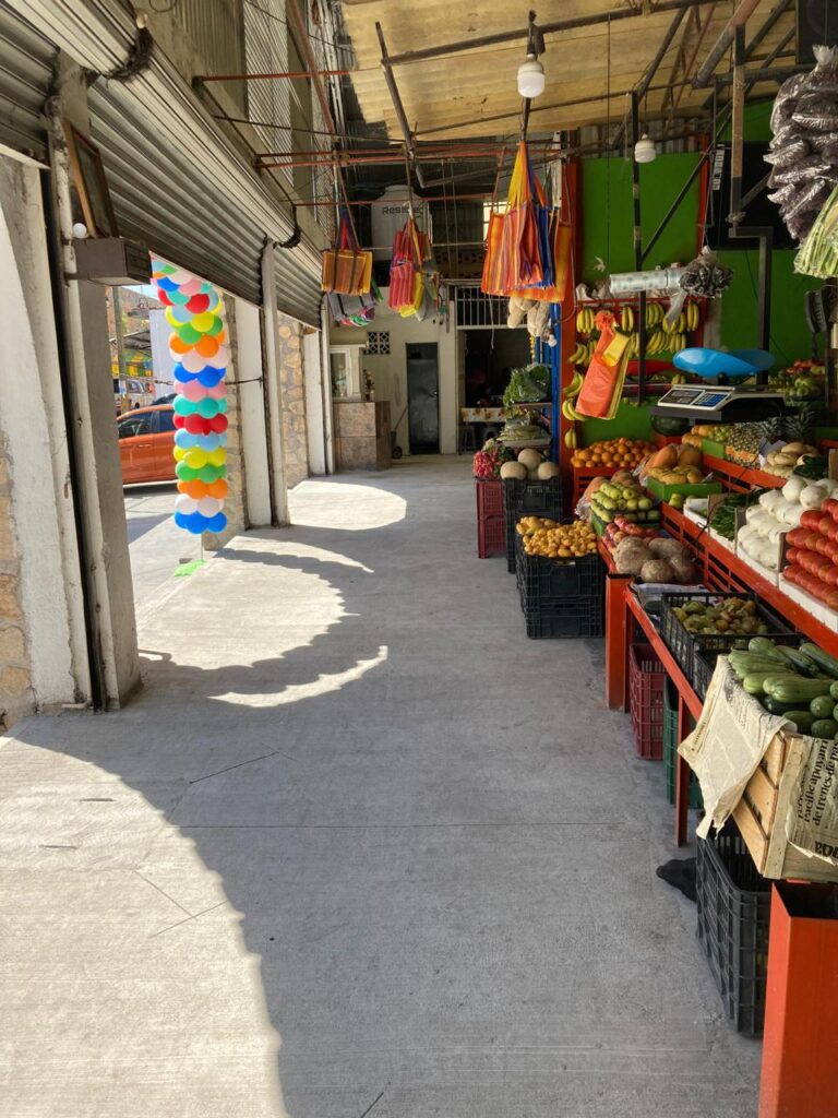 Juan Ángel Flores Bustamante y comerciantes de Tehuixtla inaguraron obra de remodelación del mercado 4 1000165988