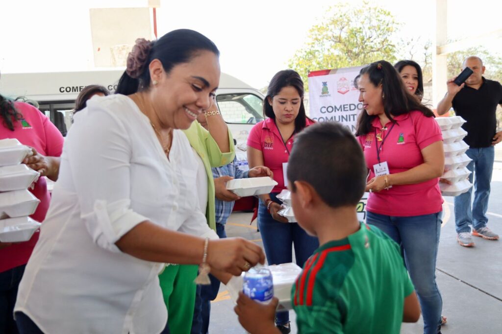 Integrantes del Ayuntamiento de Jiutepec entregaron raciones alimentarias en San Francisco Texcalpan 1 IMG 20240223 WA0181