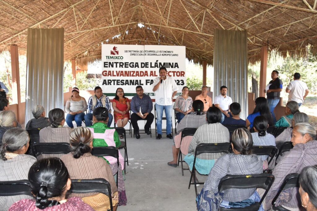 Entregan autoridades de Temixco apoyos para artesanos de Cuentepec 1 cal vas