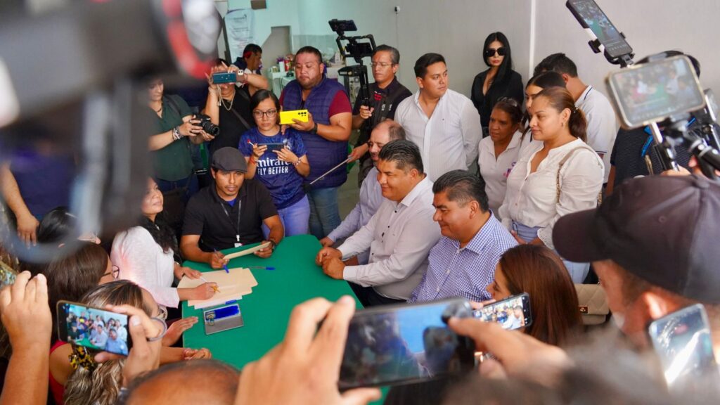 Se registra Francisco Erik Sánchez Zavala como candidato a diputado local por el Distrito X por la coalición Dignidad y Seguridad por Morelos Vamos Todos 4 1000184393