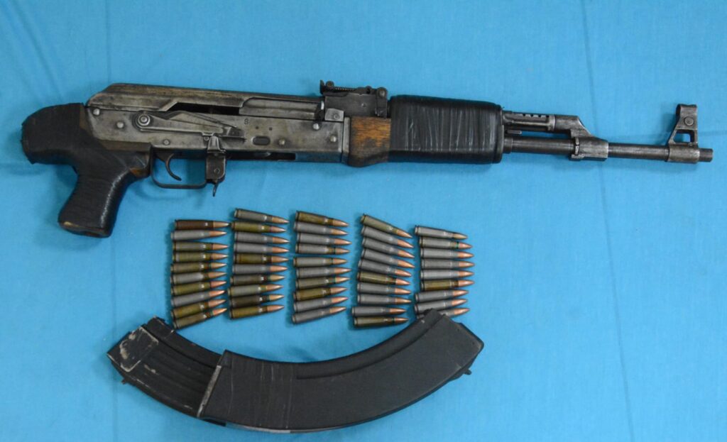 Por portación de armas y posesión de drogas FGR obtiene vinculación a proceso de cinco personas 3 AR DOS