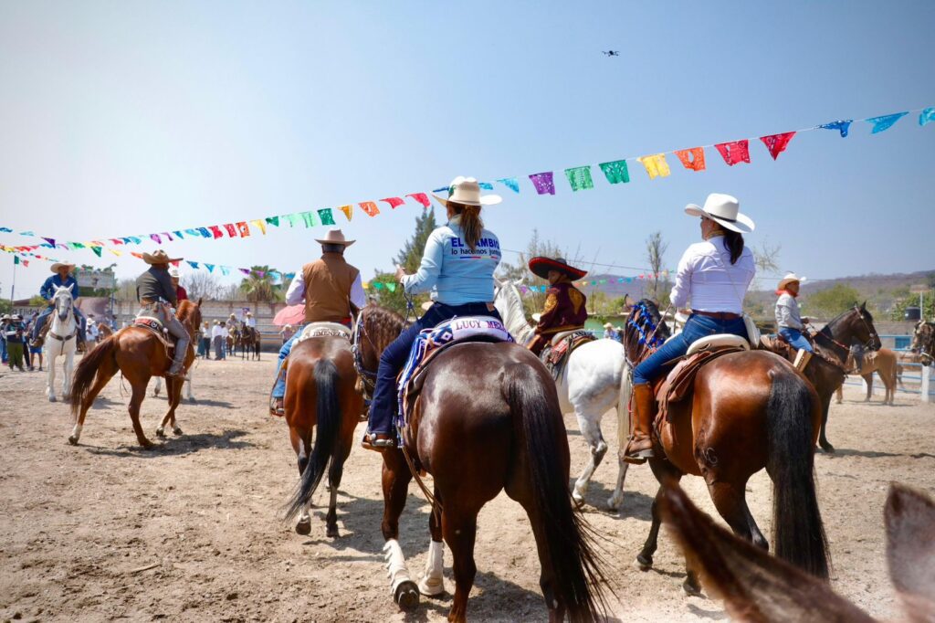 Lucy Meza cabalga por el cambio en Morelos 4 1000207141
