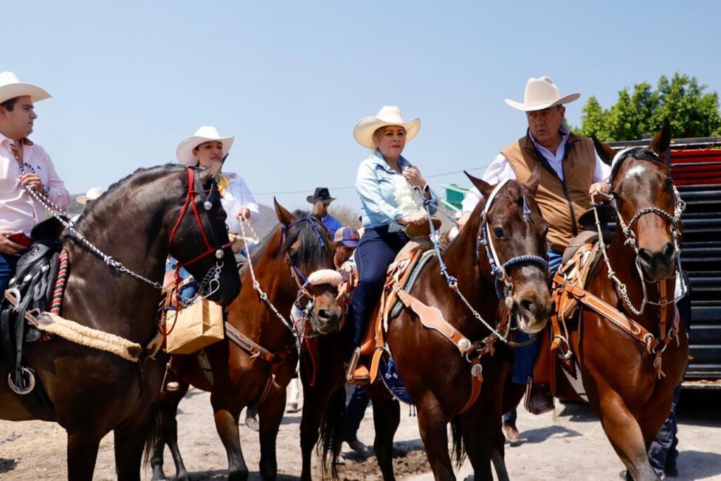Lucy Meza cabalga por el cambio en Morelos 5 1000207142