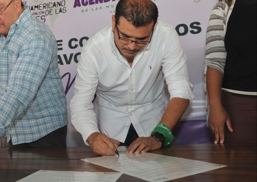 Rafa Reyes y David Ortiz refrendan compromiso en favor de las mujeres 3 1000240395