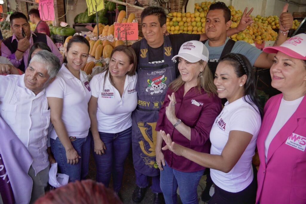 Recorre Ale Flores el mercado "Adolfo López Mateos" y se compromete a impulsar el reordenamiento del comercio 1 ALE